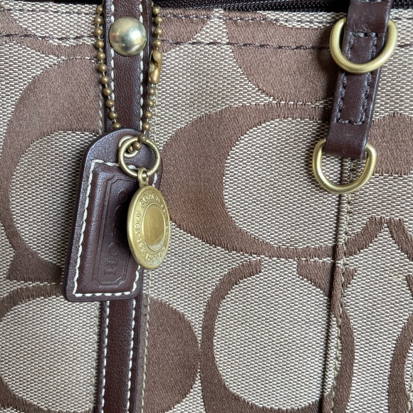 2007 almost vintage Coach Bag. Brown/Beige outside, striped colour inside - Picture 4 of 12